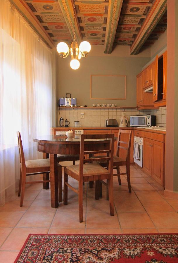 Historical Apartment With Balcony Прага Екстер'єр фото